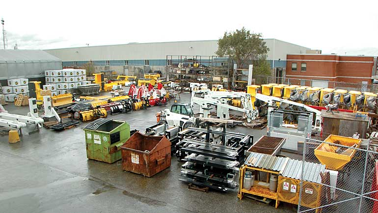 Eacutequipements Twin a truck equipment distributor in Montreal Quebec uses its extensive inventory to supply a network of subdealers to sell throughout the province And since acquiring two manufacturing companies and one of its subdealers Twin has developed a network of truck equipment distributors to market its manufactured products across Canada and into the United States