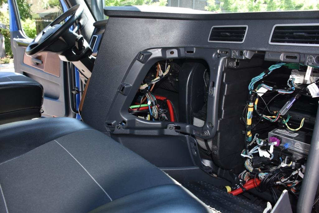 The hardware underlying the Detroit Connect platform resides in the easily accesible quotevaultquot in the new Freightliner Cascadia The quotopenquot system is designed to serve as a gateway for the wide range of telematics applications on modern commercial vehicles streaming data to the cloud from a single connection