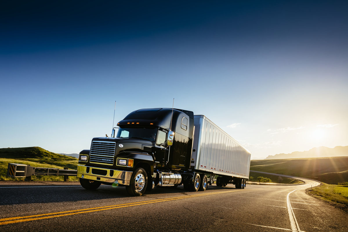 Mack Truck, Wabash National trailer