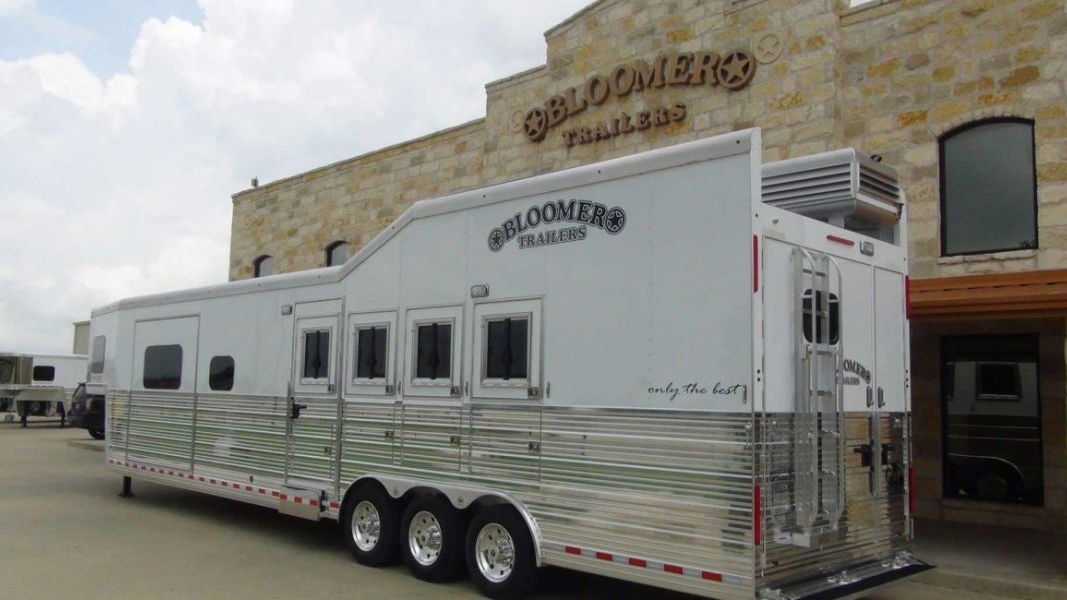 Bloomer's trailers head north Trailer Body Builders
