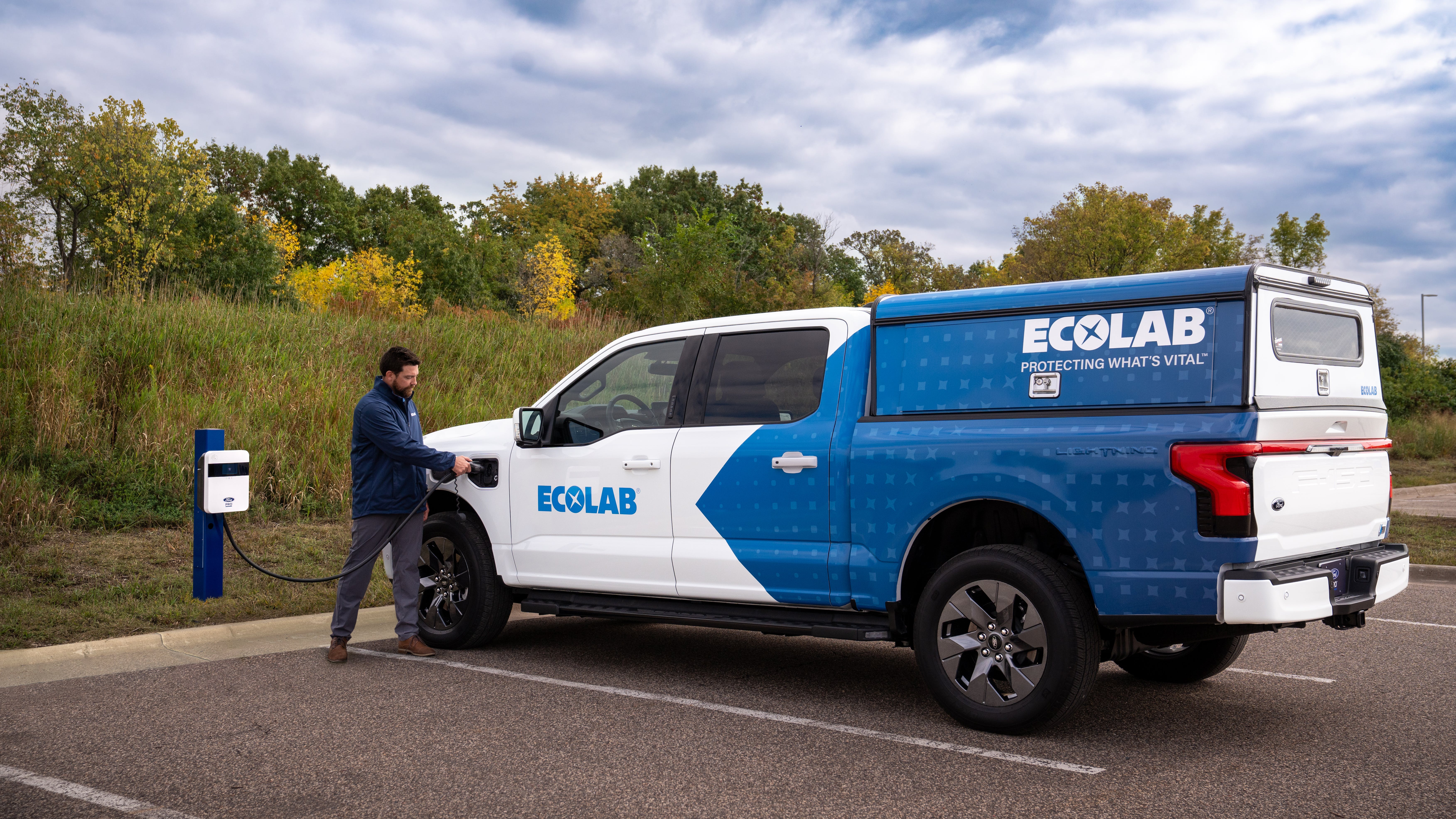 Workhorse books first fleet order for new EV step van Trailer Body