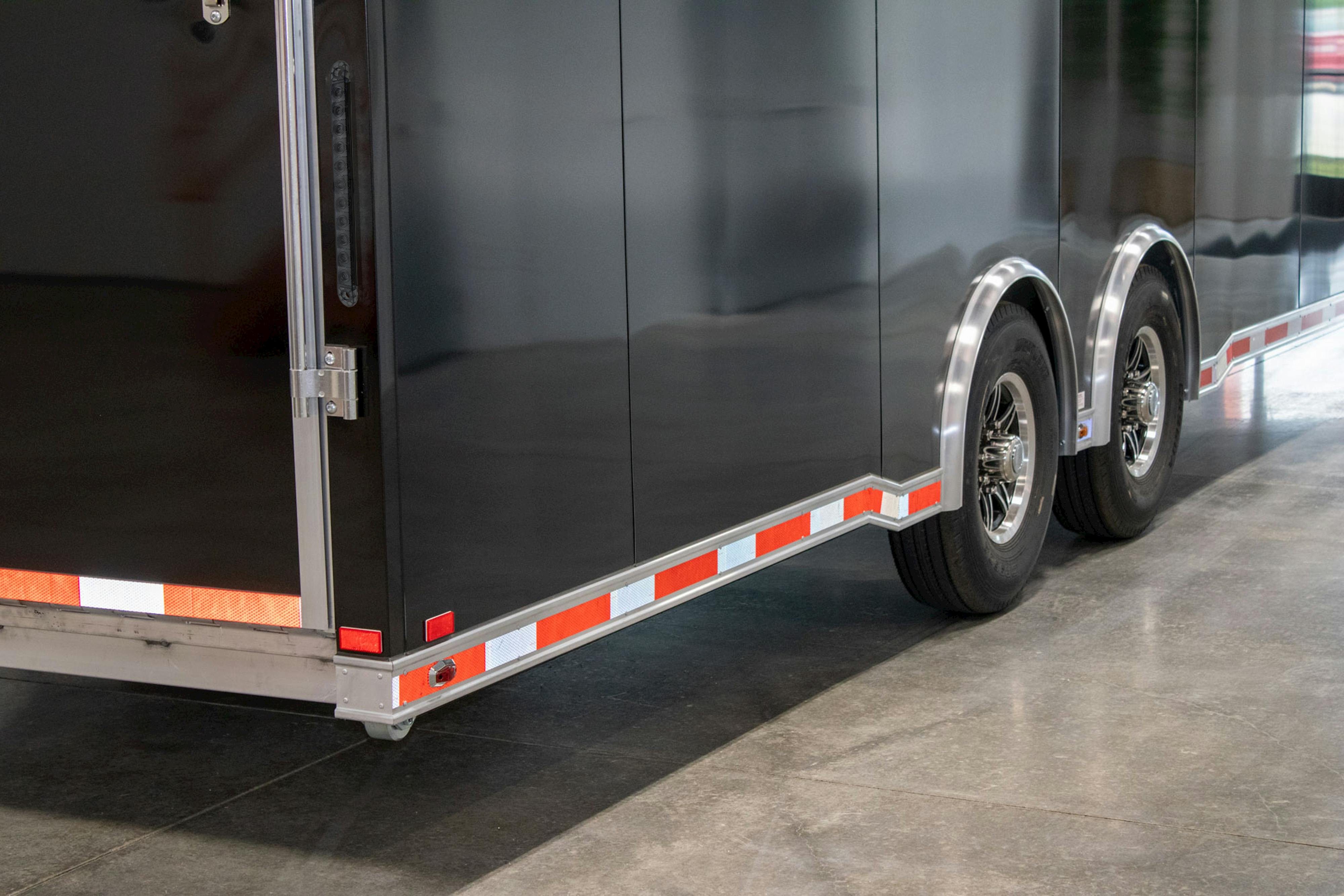 intech_black_close_unlit