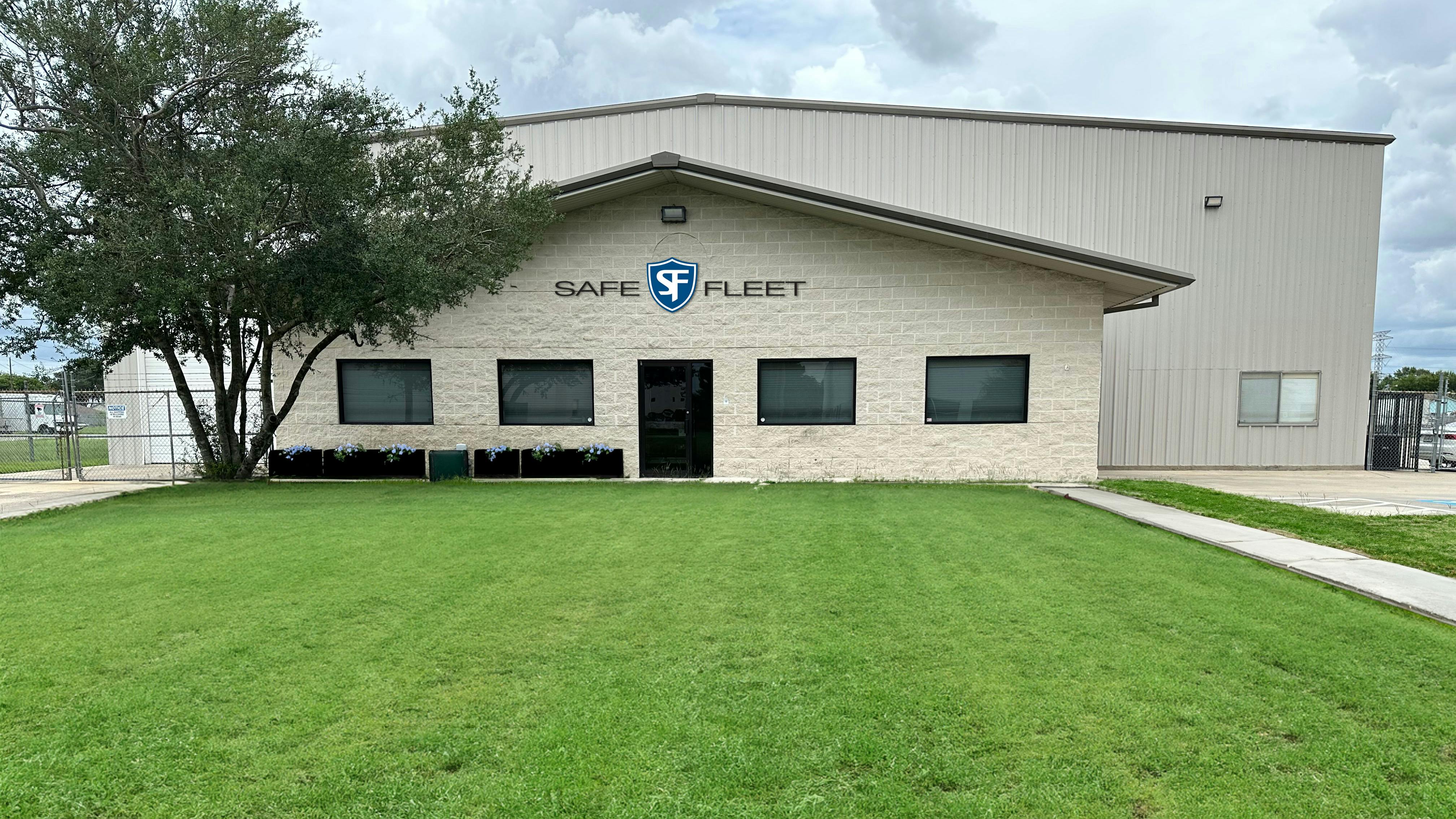 66b0d832d711e61b6247a920 Sf Houston Bldgfront Image