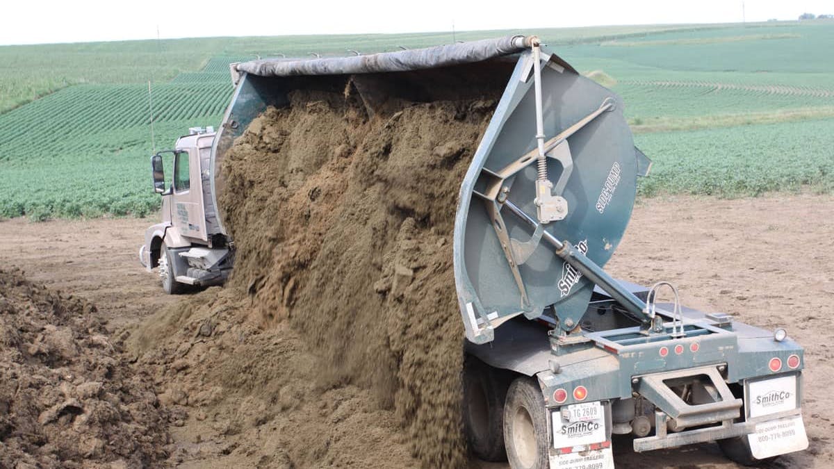 671adc46e580ba00bc0272b0 Smithco Adds New Dealer