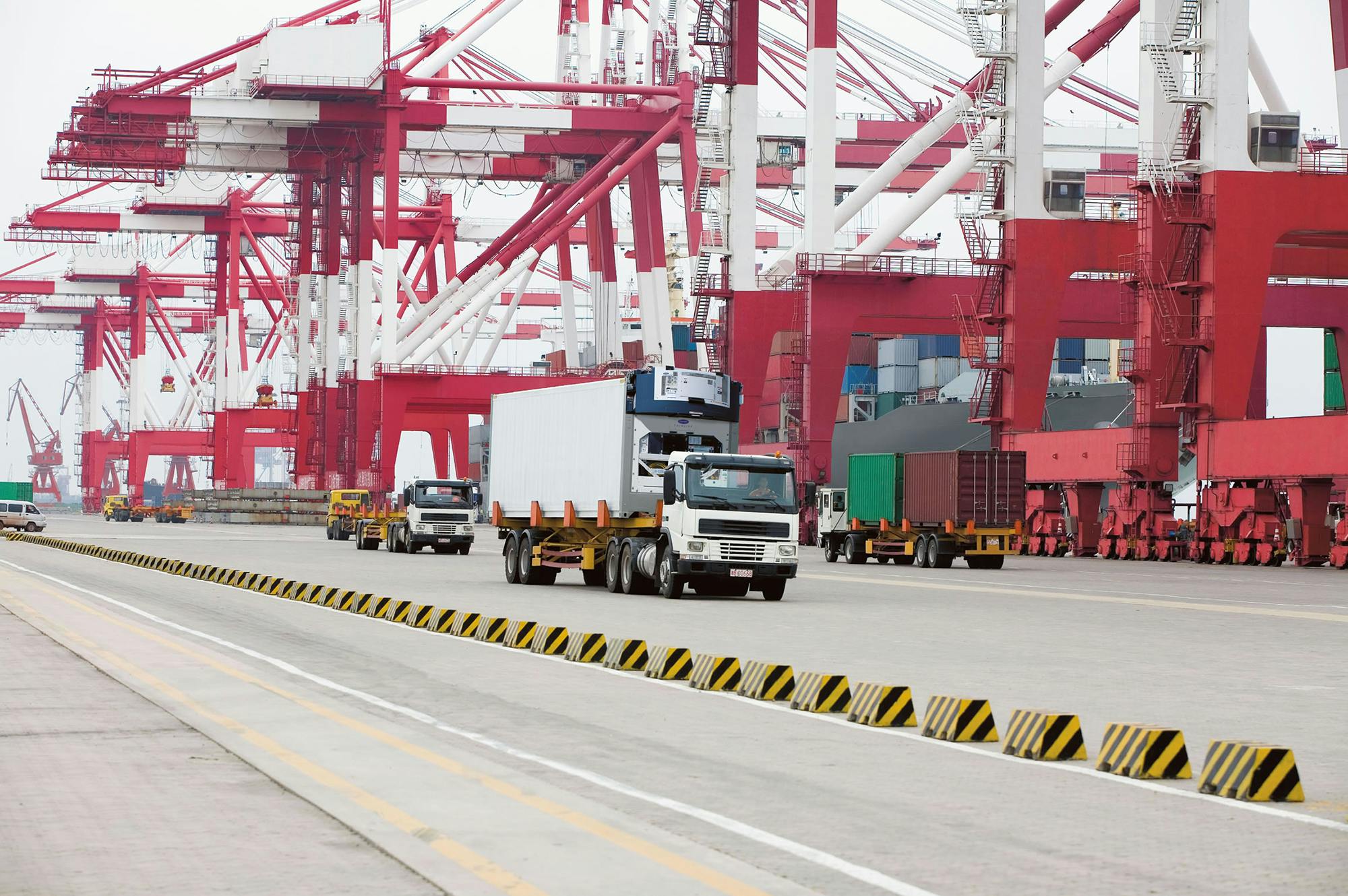 carriertransicoldgensetinyard