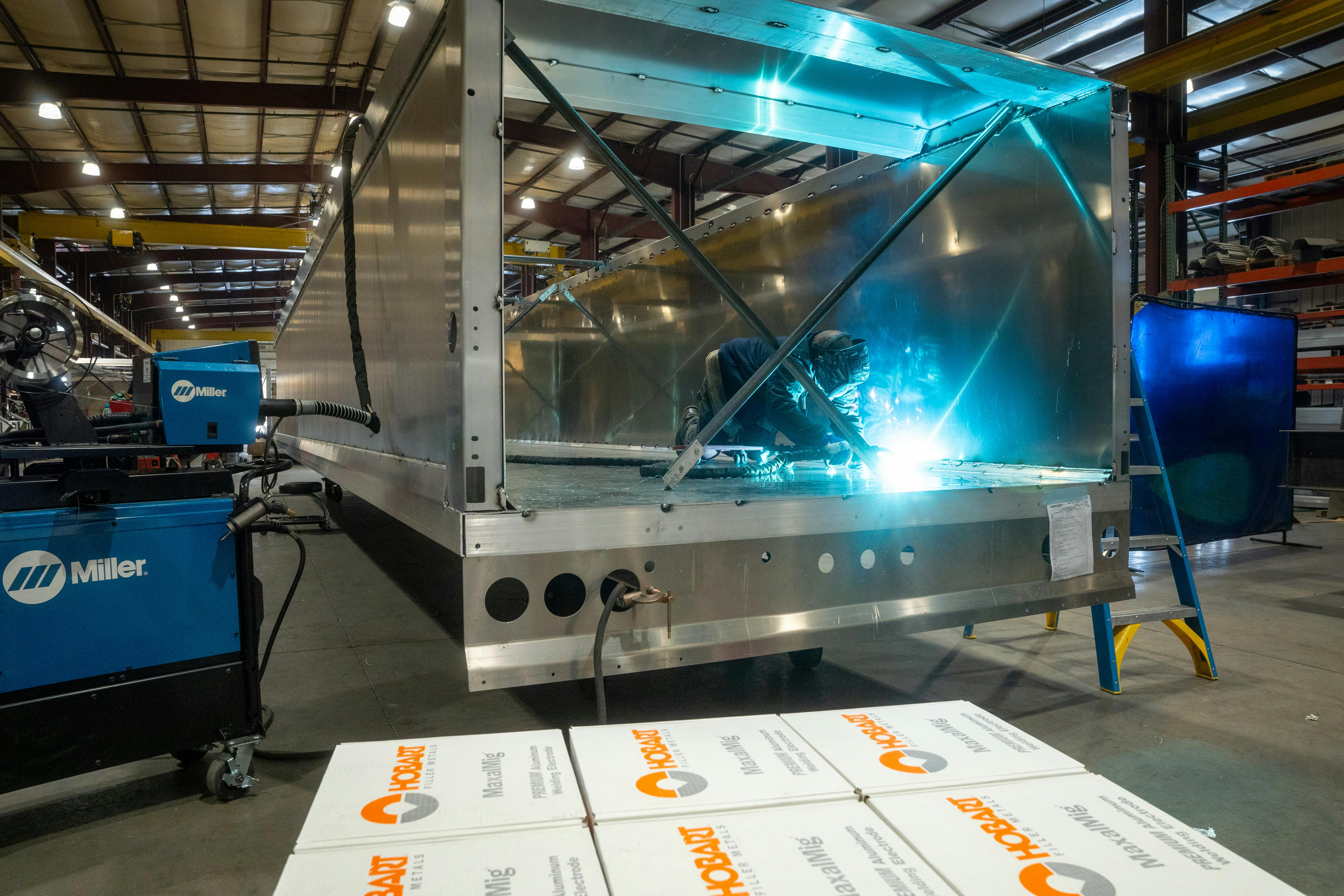 Aluminum&rsquo;s inherent strength and flexibility also enable it to endure strains and stresses during operation, making it ideal for heavy-duty use