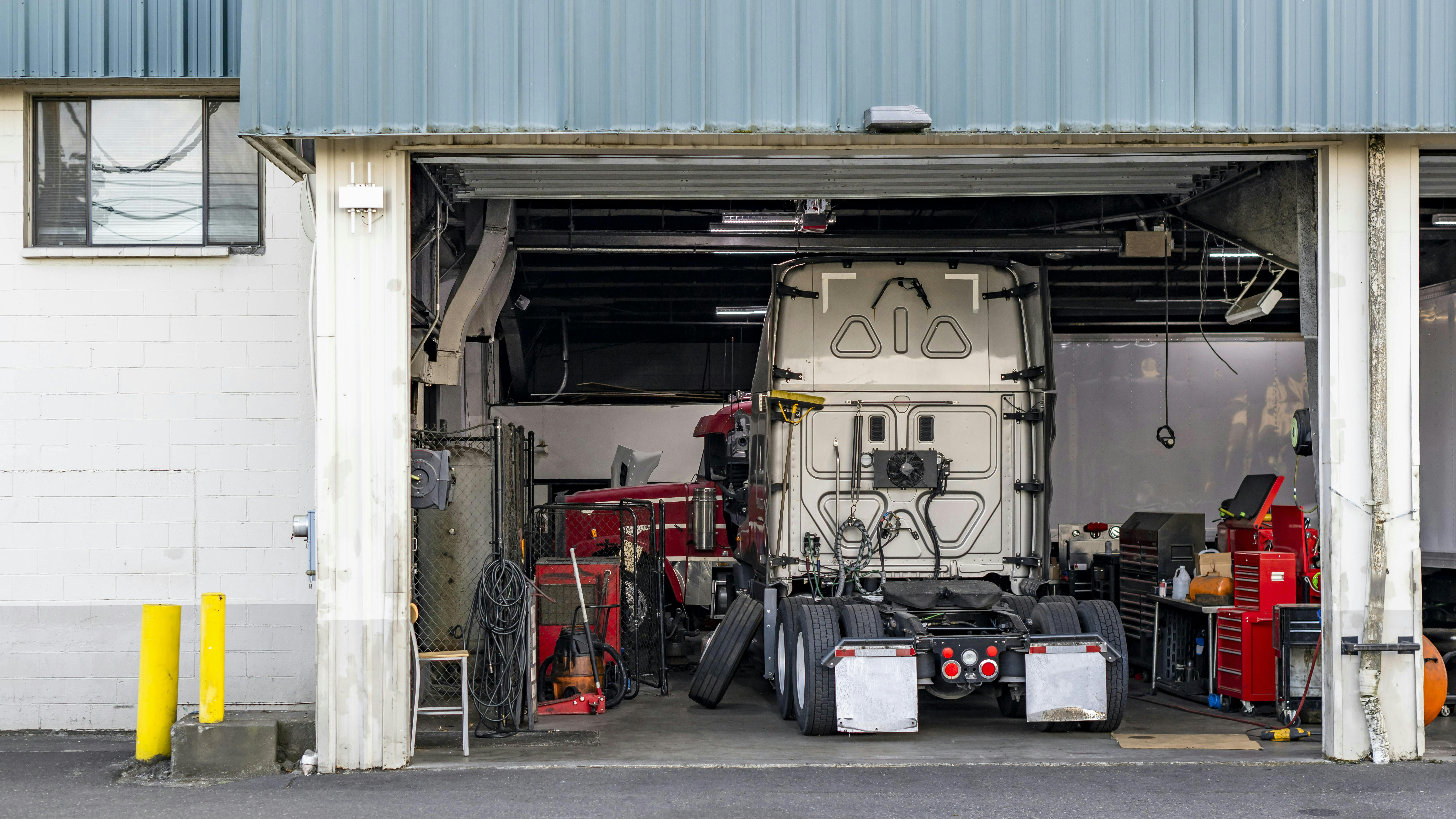 dreamstime_xxl_327892067_1