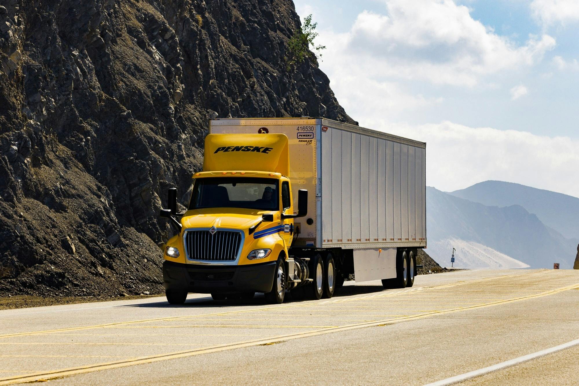 penske_truck_leasing_honored_its_13_suppliers_of_t