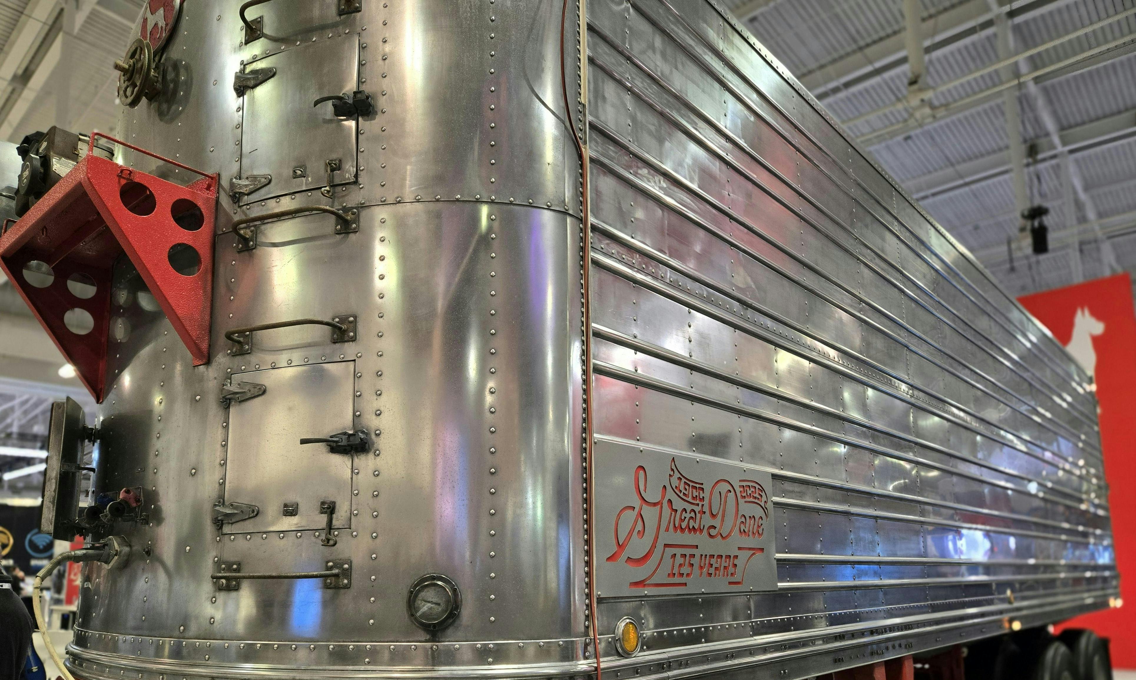 Great Dane celebrated its 125th anniversary by showing off this retro aluminum trailer at TMC 2025 in Nashville.