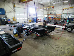 6ab12ae8c4319f91b929a3dc Fellingtrailers Assembly